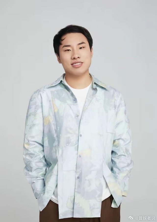 伊能静好奇问徐志胜，你最崇拜你女朋友什么，他这样回答徐志胜一脸幸福的回答:“她身