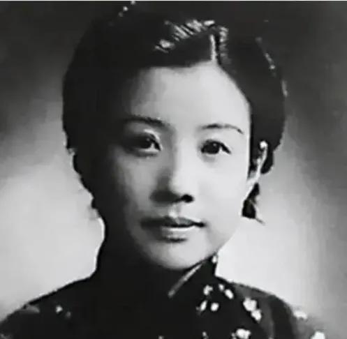上海大亨黄金荣的老婆林桂生得了重病，道士说她冲撞了阴神，要找力壮身强的小伙子伺候