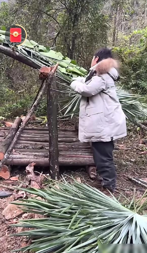 我发现林北真成众矢之的了，这荒野求生比赛才几天，他的装备细节就被网友扒了个底朝天
