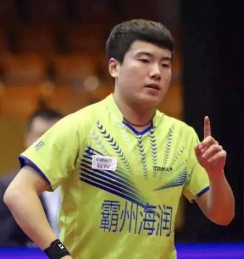 混团世界杯还有5盘男单，教练组还会启用梁靖崑吗？昨晚梁靖崑对阵小勒布伦，10