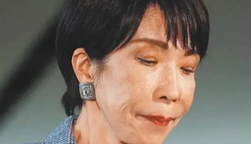 这盘大棋下得真绝！不得不说，中央有高人。原本繁忙的生产车间现在静得让人发慌，