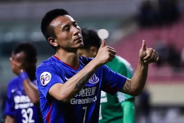 前国脚毛剑卿最近聊到一个挺普遍的现象，大概意思就是：很多家长总觉得自家娃踢球特有