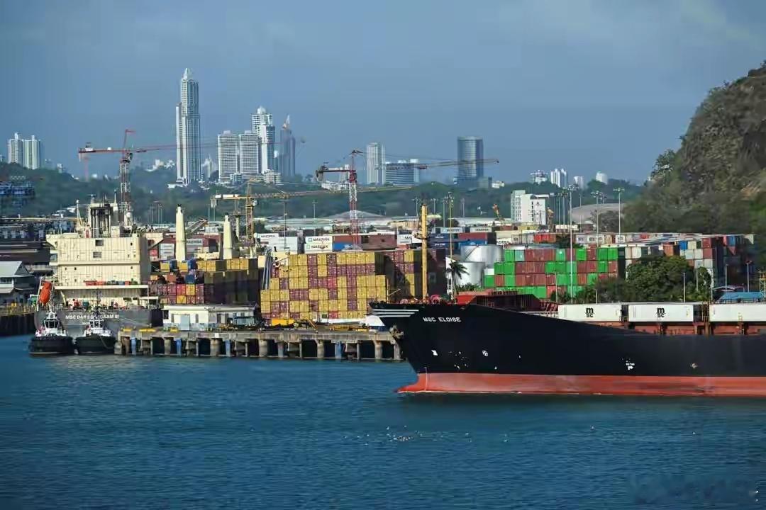 巴拿马，这个中美洲的小国，最近因为做了一件“大事”，而成为全球舆论的焦点。就在2