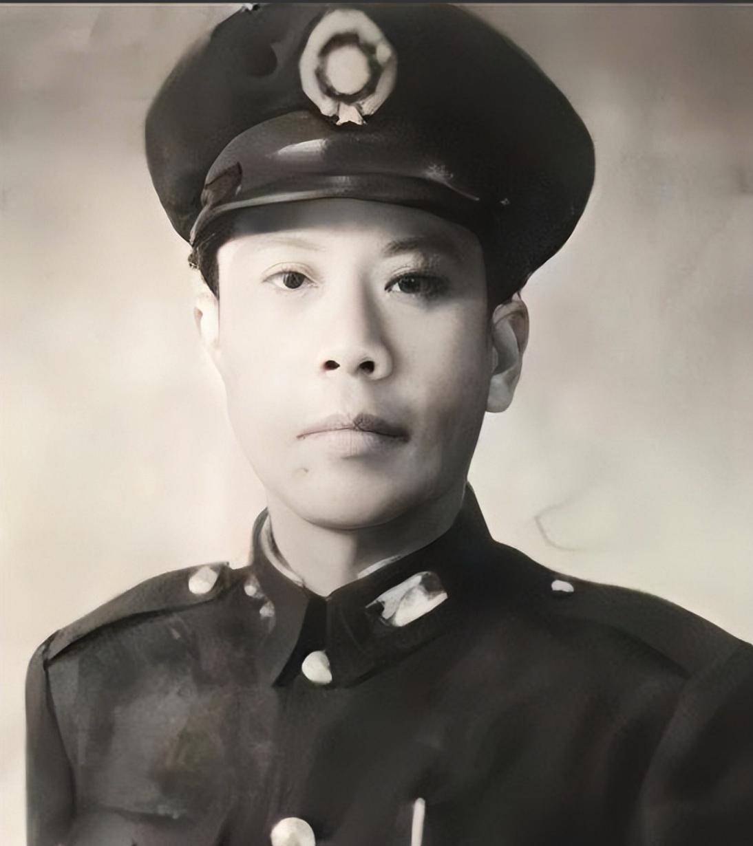 1957年，台北士林官邸门口，一位中年女人跪在地上，哭求蒋介石：“总统开恩！留我
