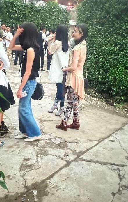 13年前，刘亦菲参加同学朱亚文婚礼的画面