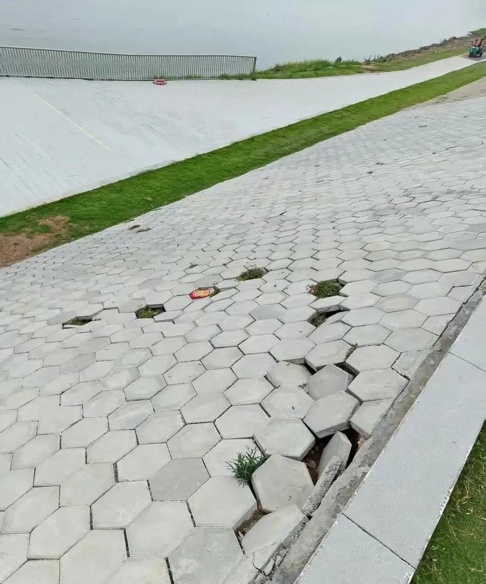 网友拍摄的洛阳城市阳台部分，这个地方也是以前的洛河大堤，这城市阳台还没有修建多久