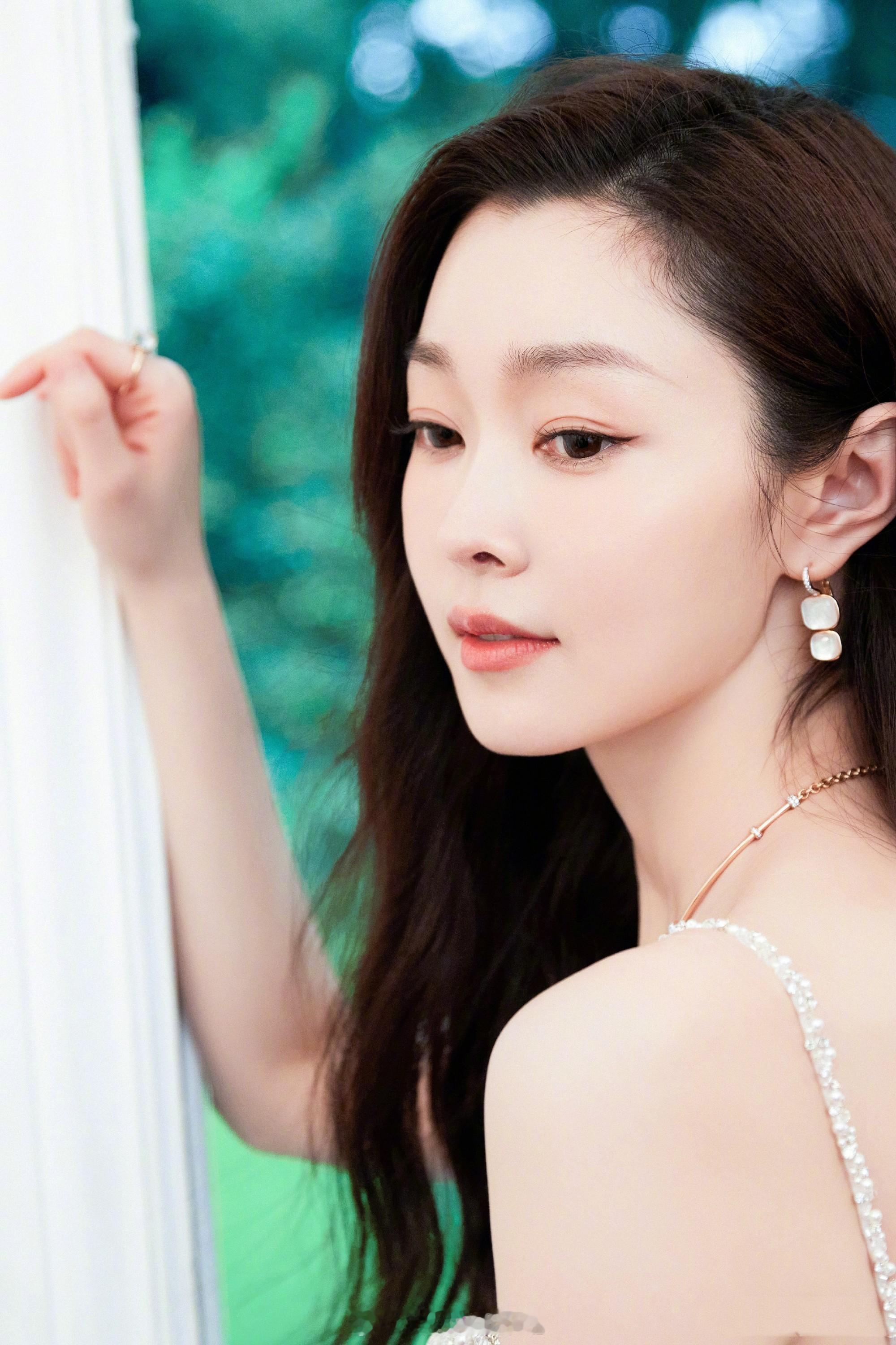 宋轶笑意颦曼妙柔美