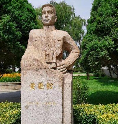 说说民国时期的三个憨憨。1.庞炳勋。1938年率万余人杂牌军在临沂死守，抗
