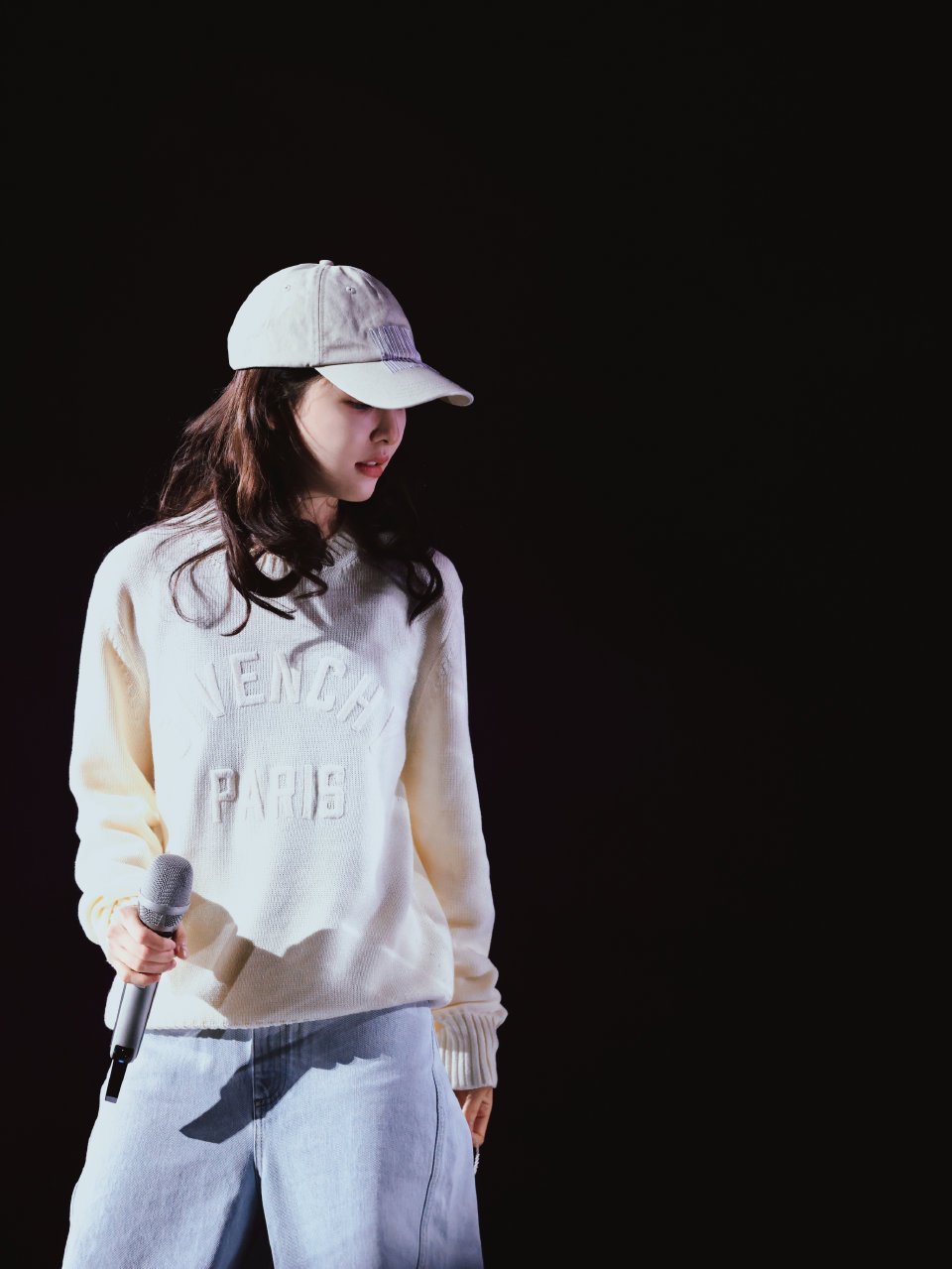 章若楠跨年演唱会彩排出图，状态看起来好好期待今晚