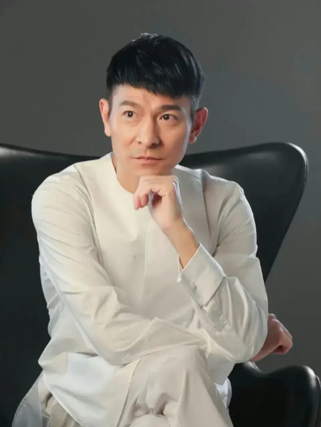 刘德华这新发型真不是一般人能撑起来的，气场全开，帅就够了！