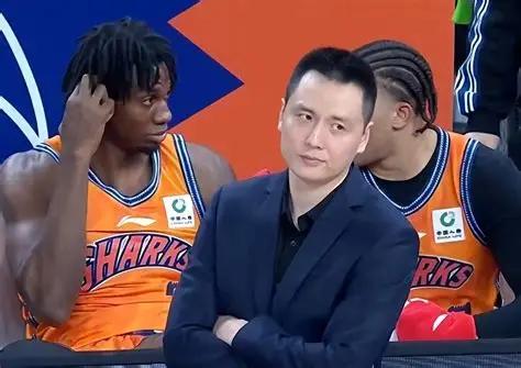 上海男篮财大气粗！这两场球真正值得聊的，不是上海男篮到底花了多少钱，而是一个