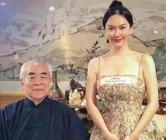 87岁范曾官宣得子，引发轩然大波，背后是四段婚姻的争议与伦理风波87岁的书画泰