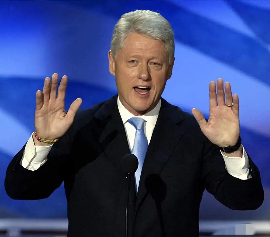 克林顿曾谈及中国崛起和美国霸权的未来，他表示：“我知道总有一天，美国会被中国取代