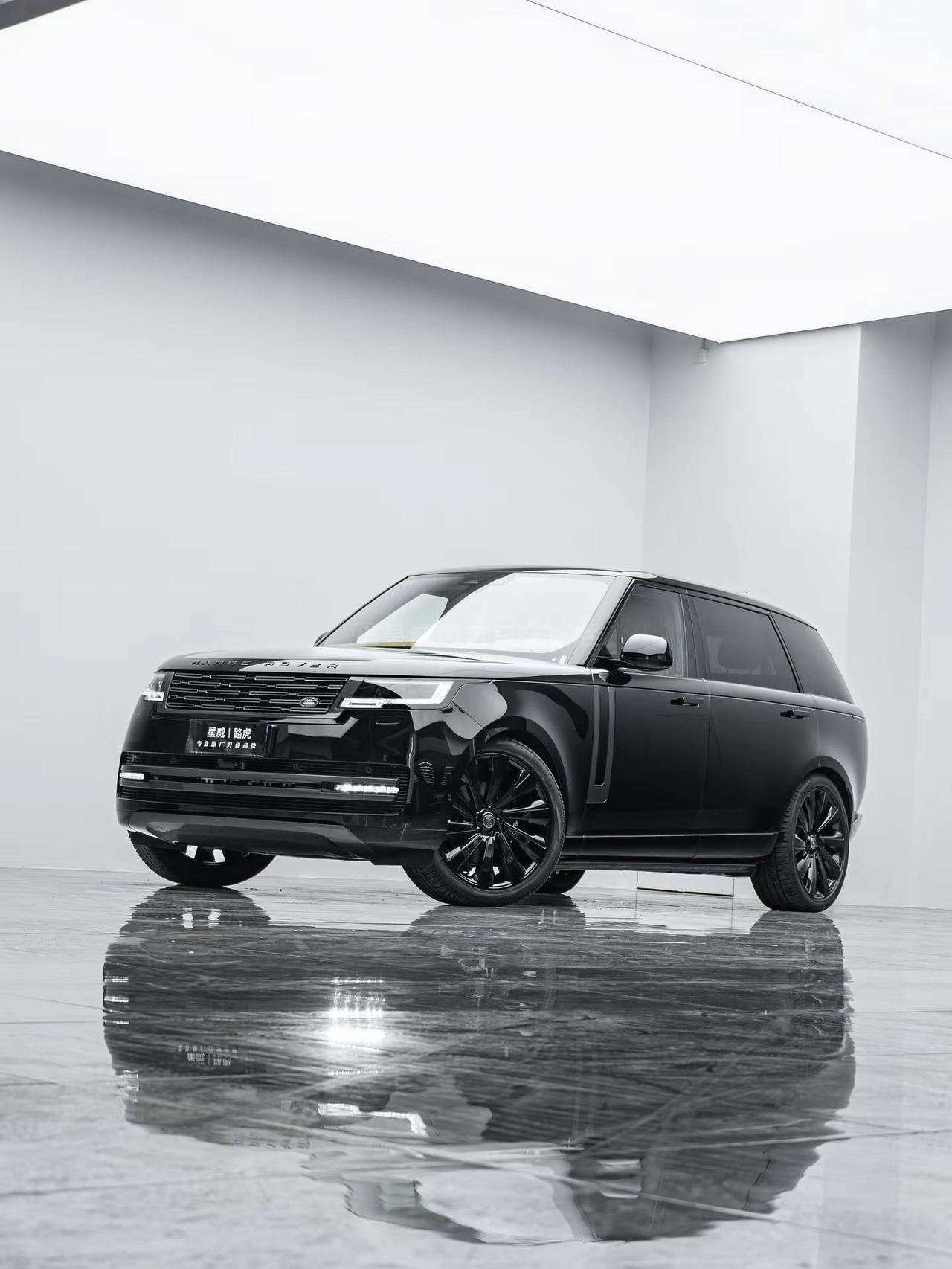 强者无需多言气场自有展现——揽胜暗色外观组件路虎揽胜