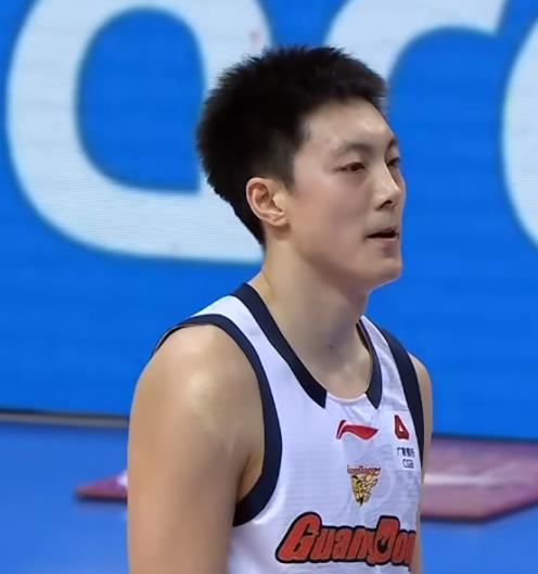 胡明轩最后时刻是真给机会啊！解说嘉宾都说了，一个使劲给机会，一个给机会也不要，这