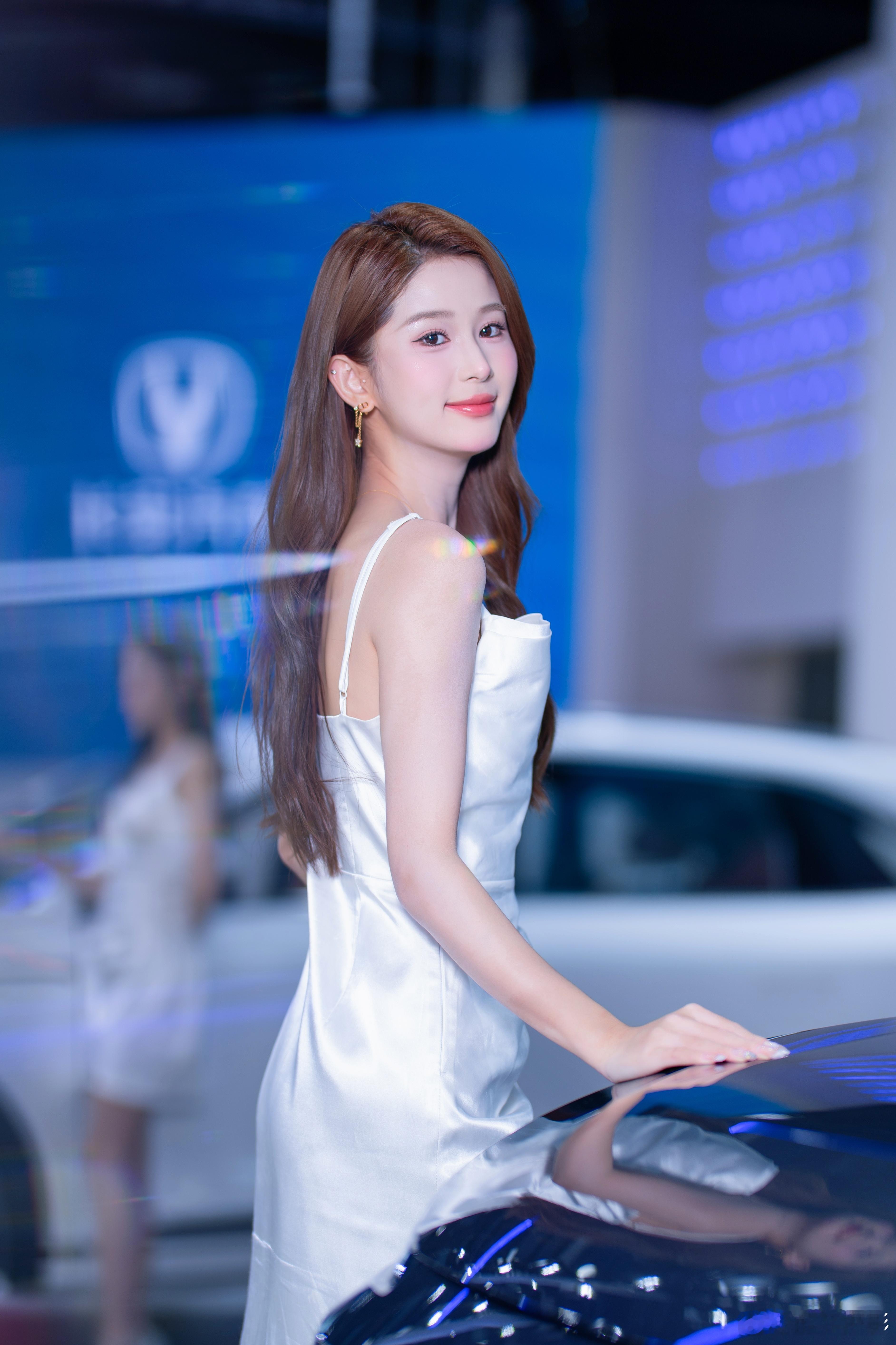 车模清纯甜美，这些年我们一起追过的女孩模特：iiivv活动：广州车展｜华南国际车