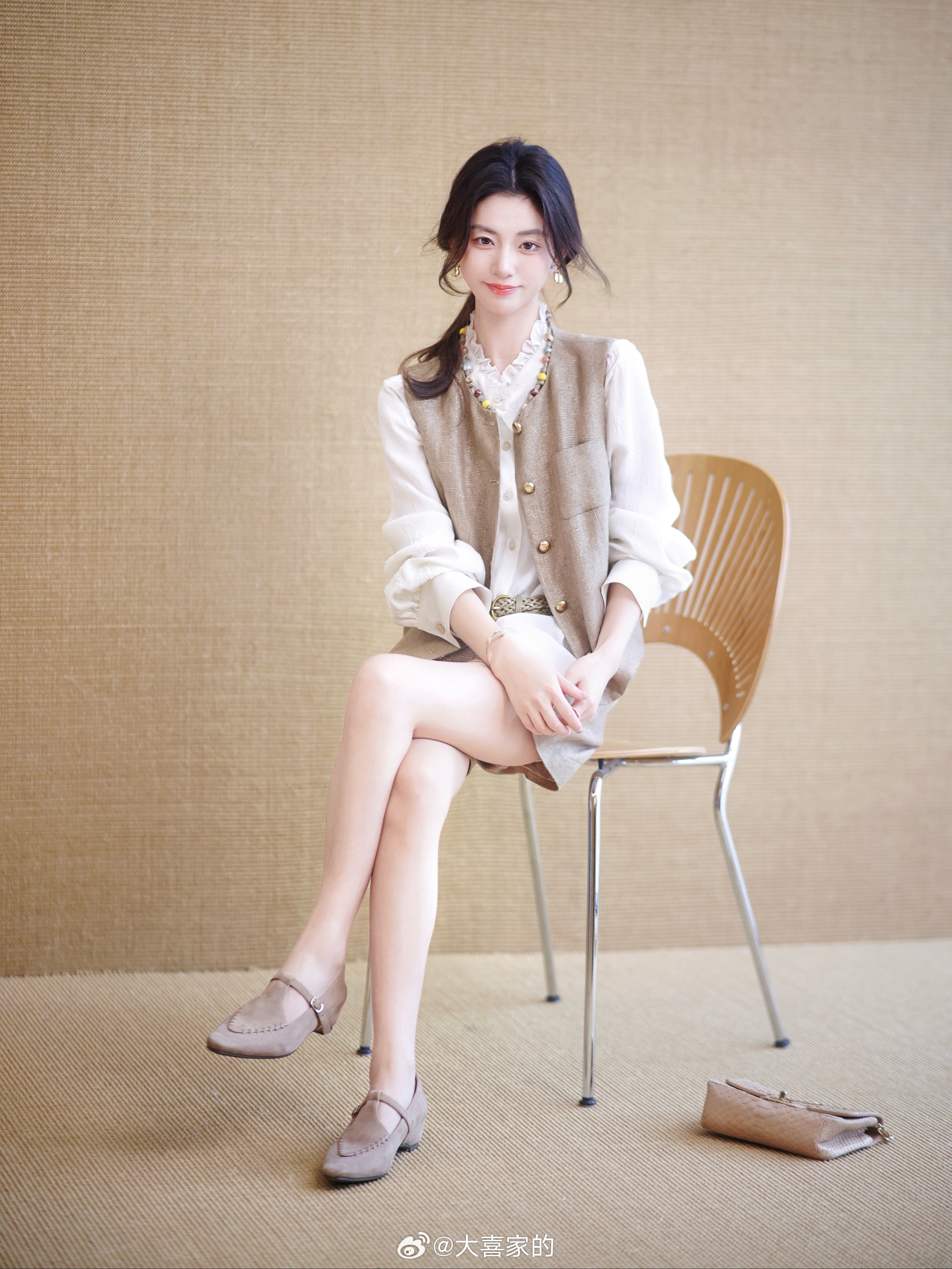 终于到穿最爱的亚麻的季节～金丝亚麻细看有微微光点跟贵气！马甲还做了点小特色