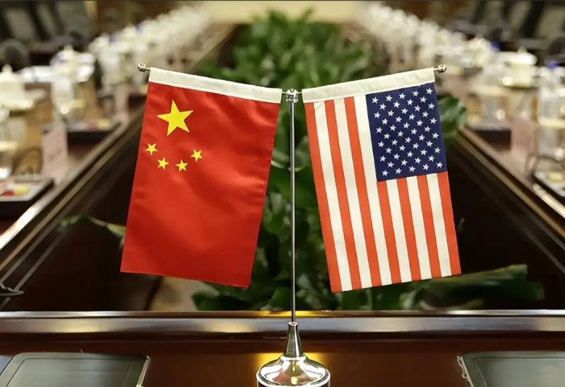 美国一些反华人士认为，如今的中国和清政府没什么两样，既专制又腐败，所谓的辉煌都是