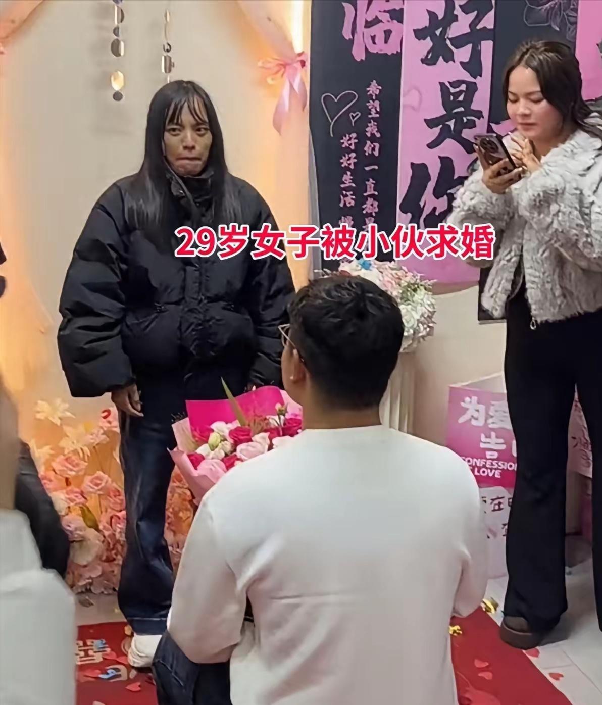 贵州29岁素颜女子被26岁男生求婚引热议：认识两周闪订，颜值争议下网友吵翻