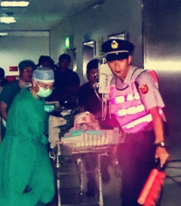 这是臭名昭著的大叛徒卓长仁执行死刑后，对他器官摘除时拍下的照片，1983年，卓长