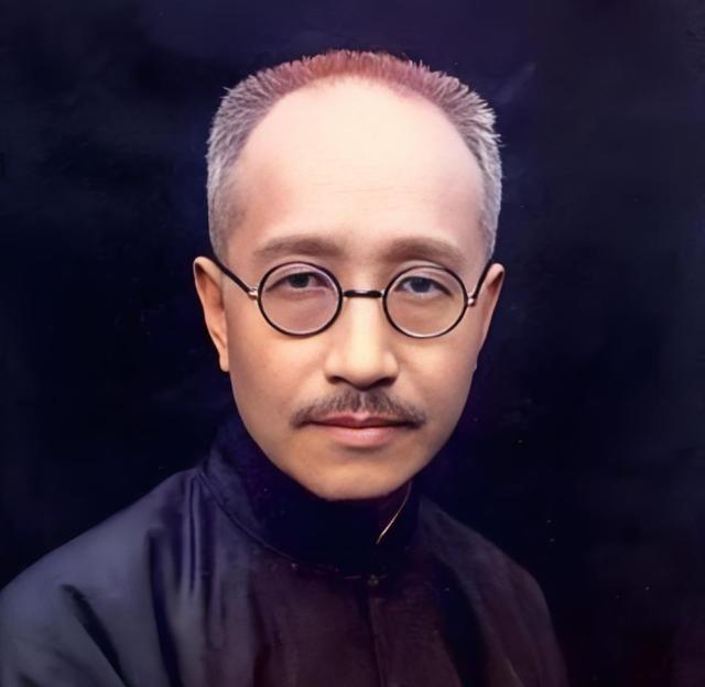 1953年9月18日，毛泽东在会场当众怒斥梁漱溟，全场几百人噤若寒蝉。会后没几天