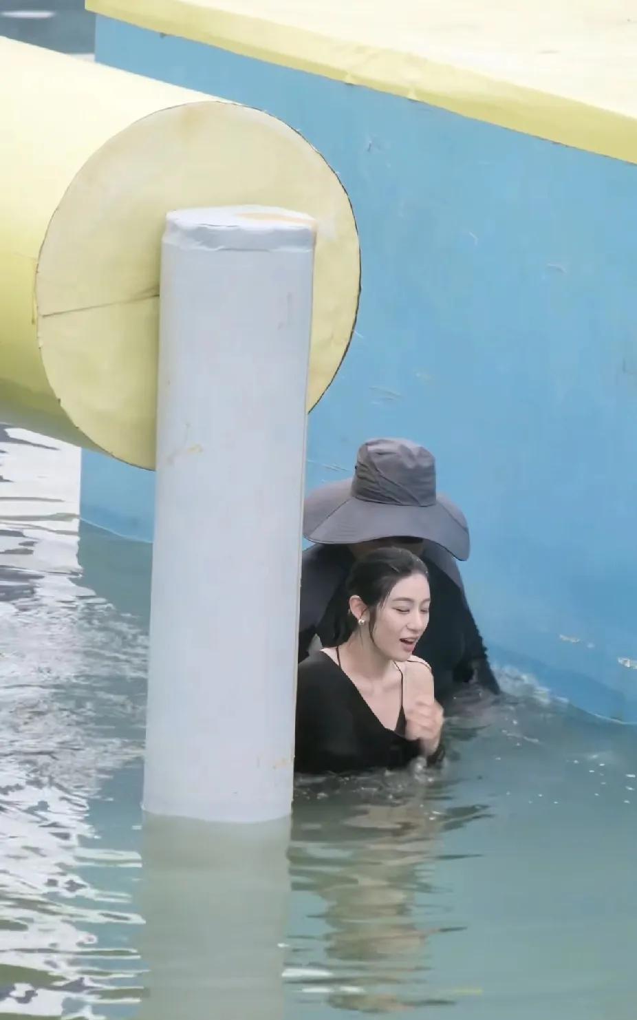 这才是真正的英雄救美人[捂脸哭][捂脸哭]