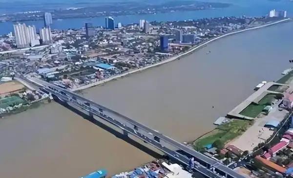 越南这回是真坐不住了！砸下25.7万亿越南盾也要把霍艾岛跨海大桥赶紧推进，表面是