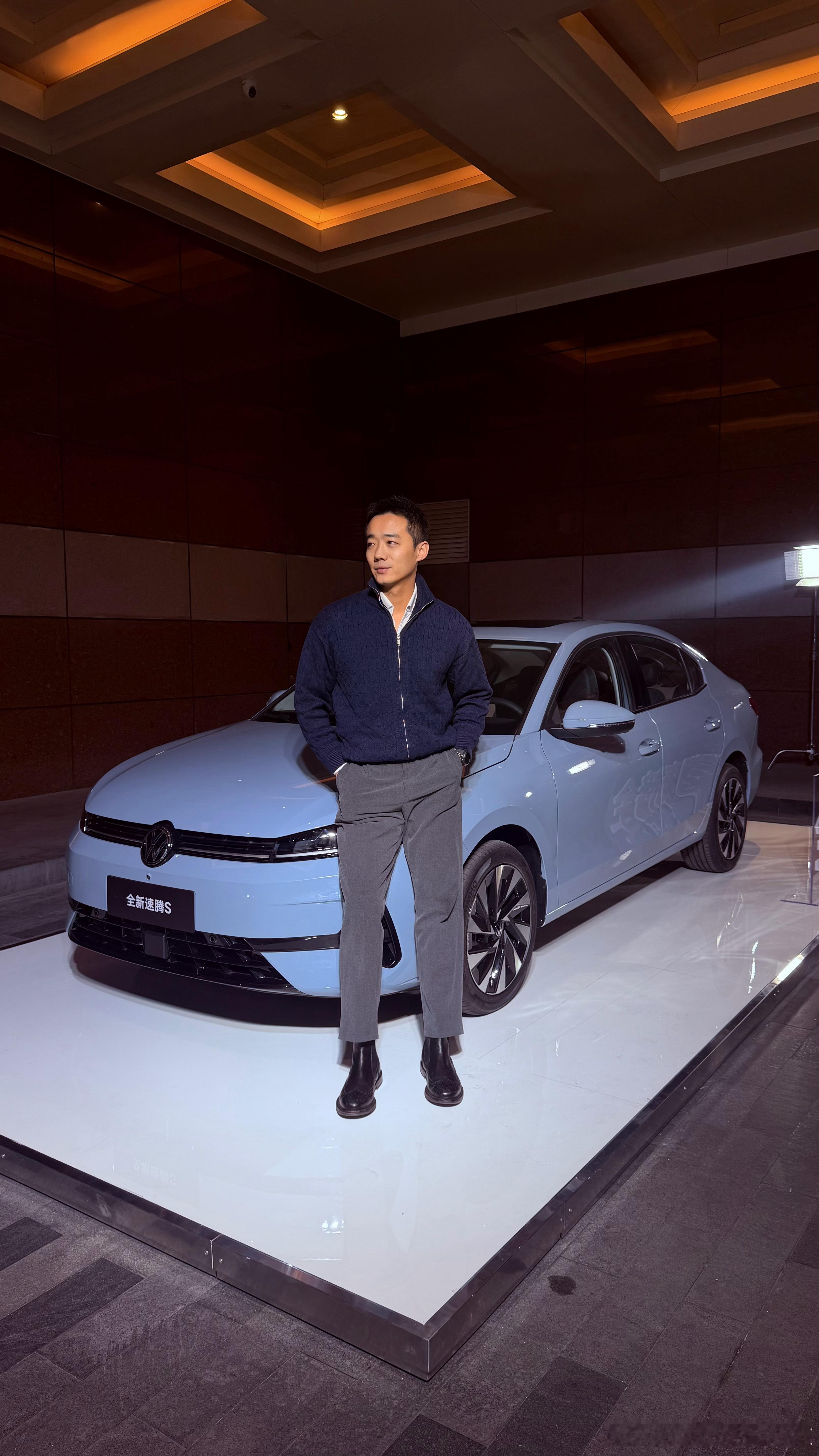 全新速腾S正式亮相，预计3月上市！ps：车模是谁啊！