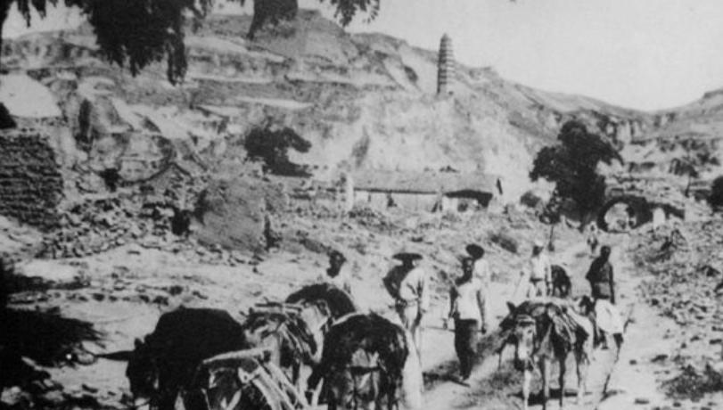 1947年转战陕北，毛泽东要往西，任弼时要往东，吵架中任弼时落泪【1947年6