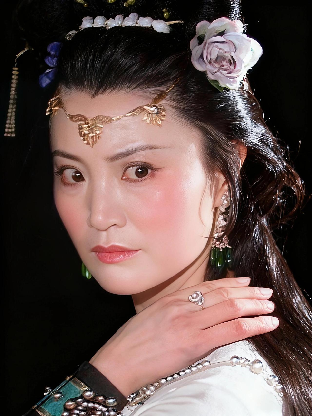 西游记三打白骨精的高清修复定妆照，瞬间被村妇一家三口的表演狠狠戳中！实话说，从