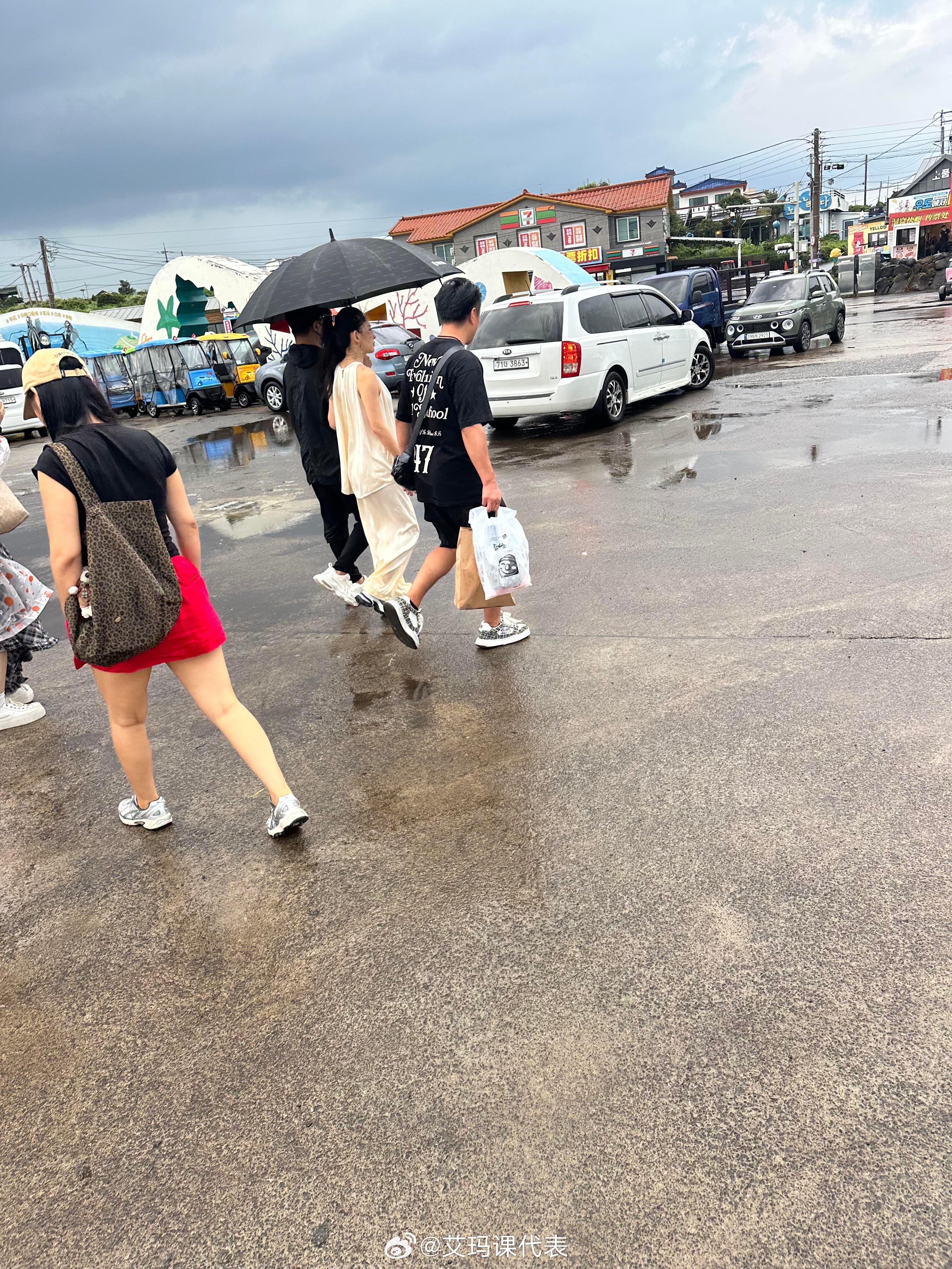 韩国济州岛偶遇汪峰森林北汪峰森林北济州岛度假汪峰森林北济州岛度假，好甜！​​