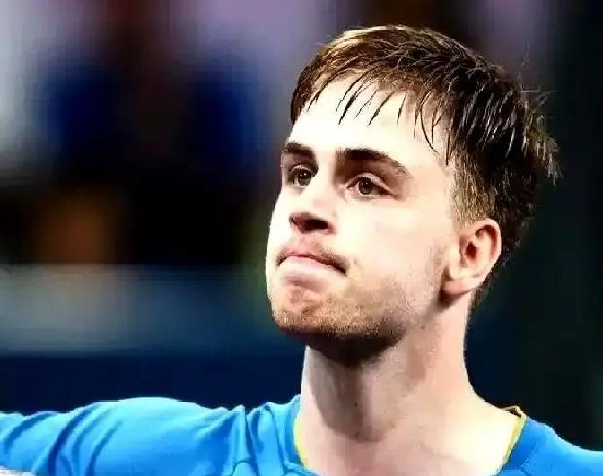 世界排名第7的乒乓球手，早上练完球，下午得去上班。你以为顶级运动员的生活全