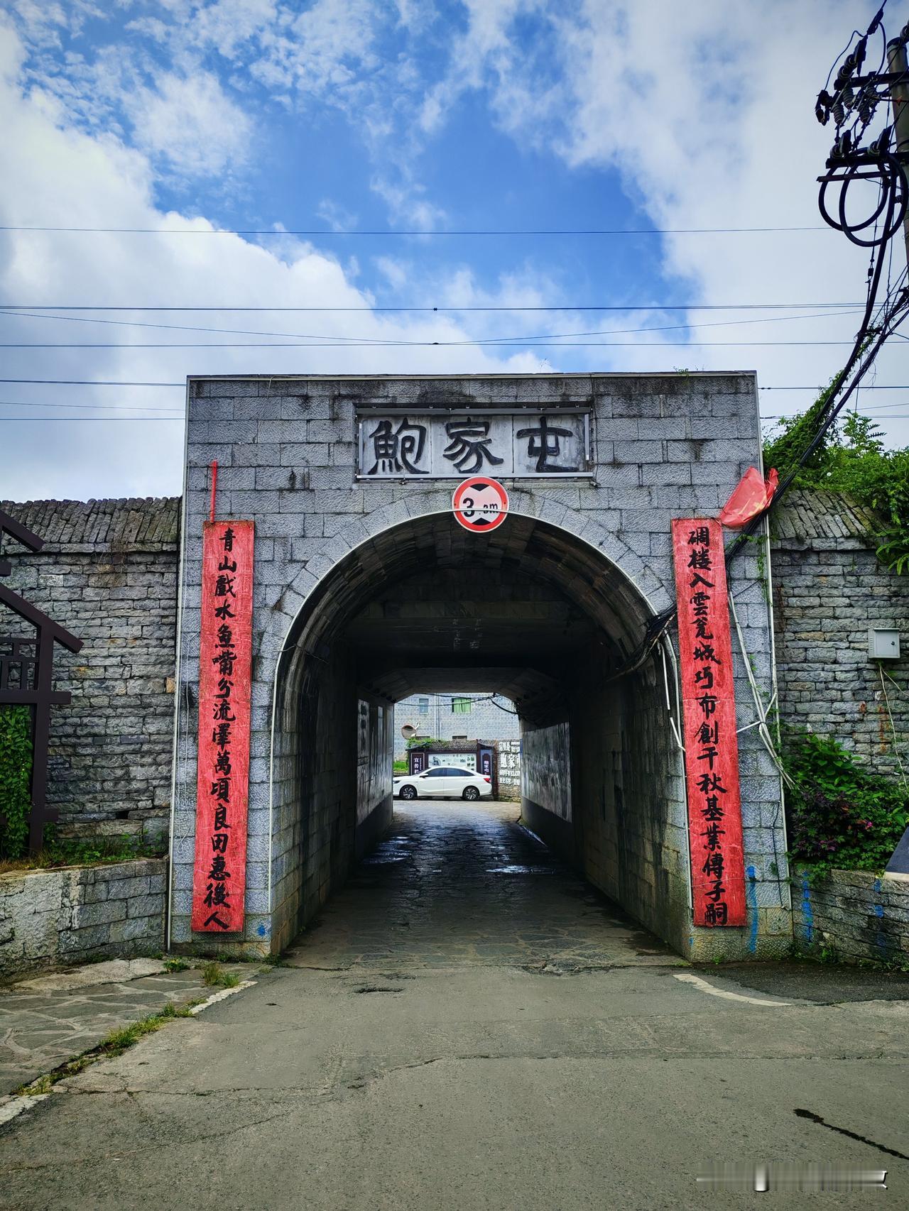 在安顺避暑，推荐一条非常值得一游的经济实惠的小众景点旅游线路。观古城，游屯堡，