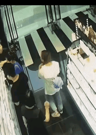 同样是“摸臀”，结果为什么就完全不一样呢？一个是连性别意识都没有的4岁男童，