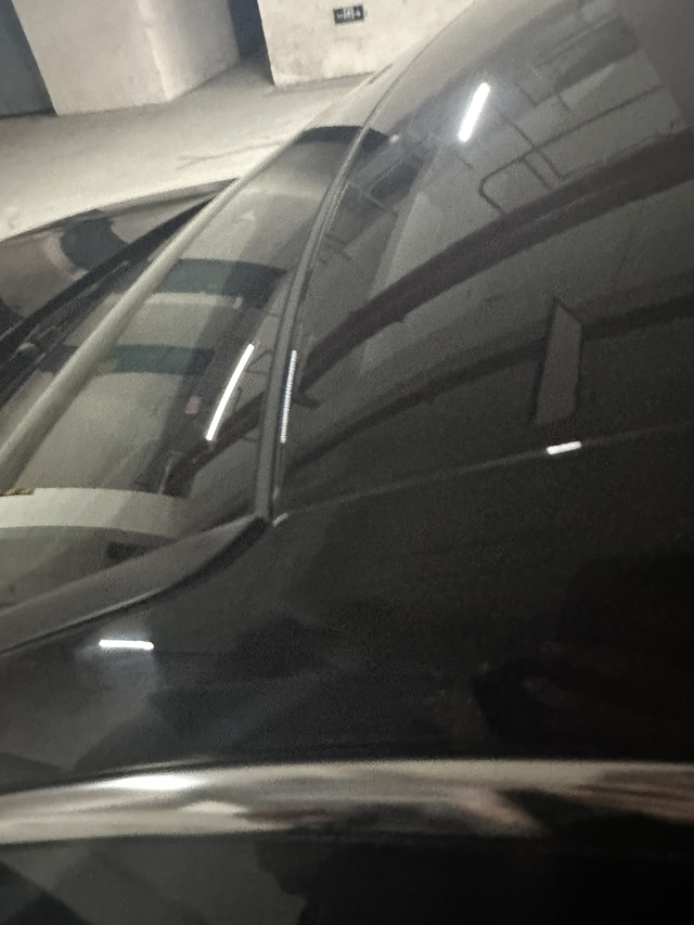 你们的车前档玻璃上面会有一点残开的吗