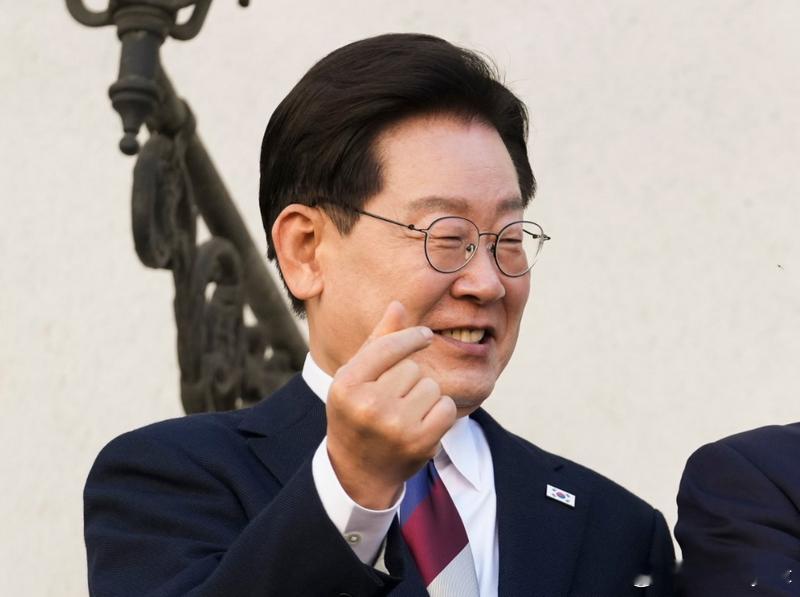 负评逼近六成！李在明施政满意度降至37.4%创上任以来新低海外新鲜事韩国民调