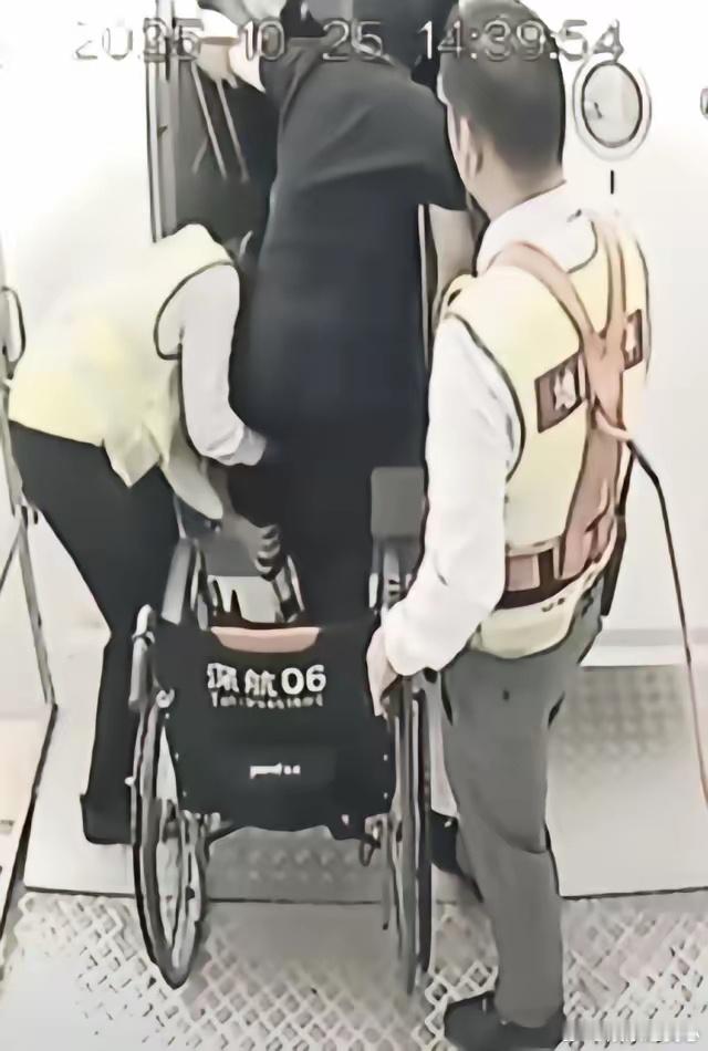 看了郑智化事件的无剪辑视频后，才明白事情的全过程。25公分的坎过不去，拧巴了“半