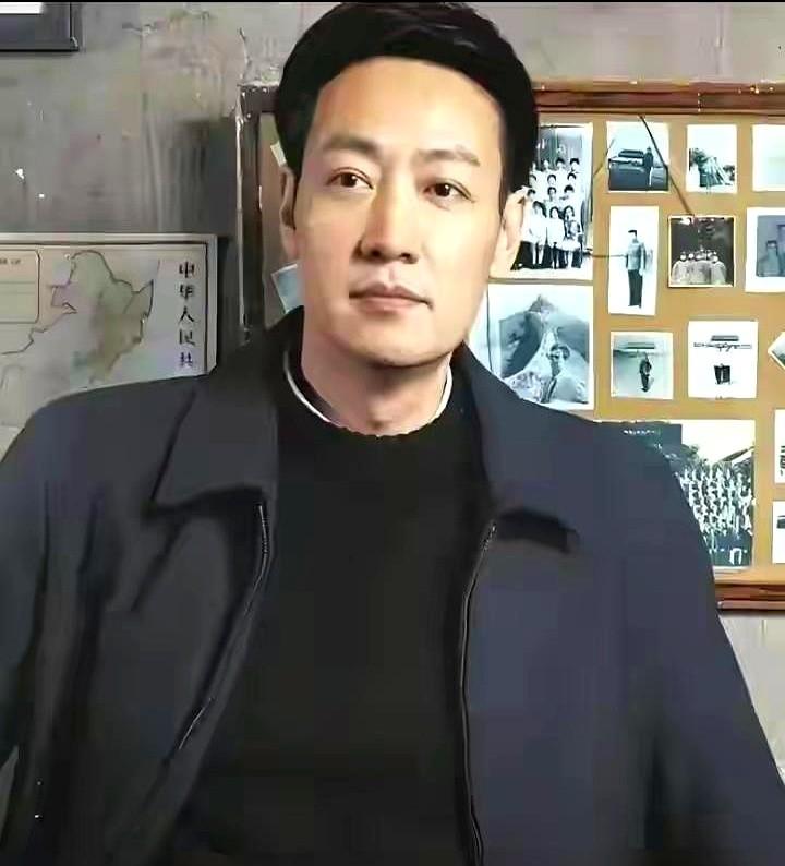 全网喊话辛柏青去“抢饭碗”，这事儿有点意思。《人世间》里周秉义一角，让大家看