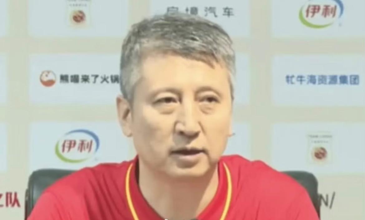 男篮困境一目了然：换帅是止痛药，还是灵丹妙药？输给日本之后，喊换帅的