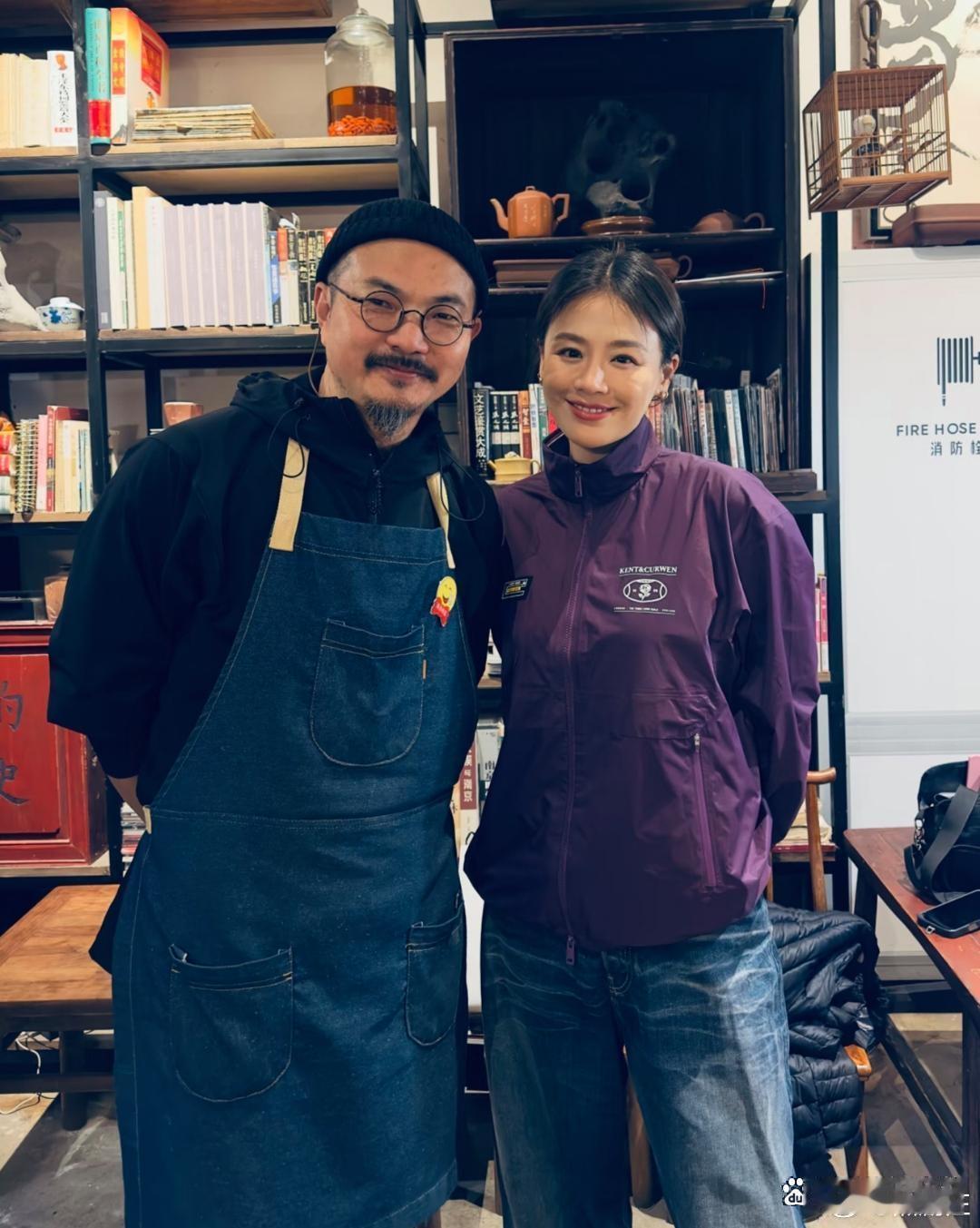 37岁的马思纯在南京游玩呢，她这打扮老时尚了。自打减肥后，瞅着可美了，气质那是越