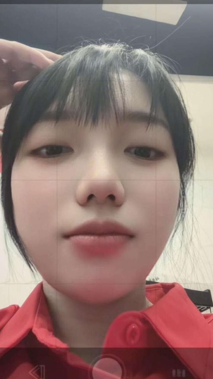 女子被同事拿水杯砸伤后续，陈女士称，不知道男同事姓名，也与交集，只因咨询退定金问