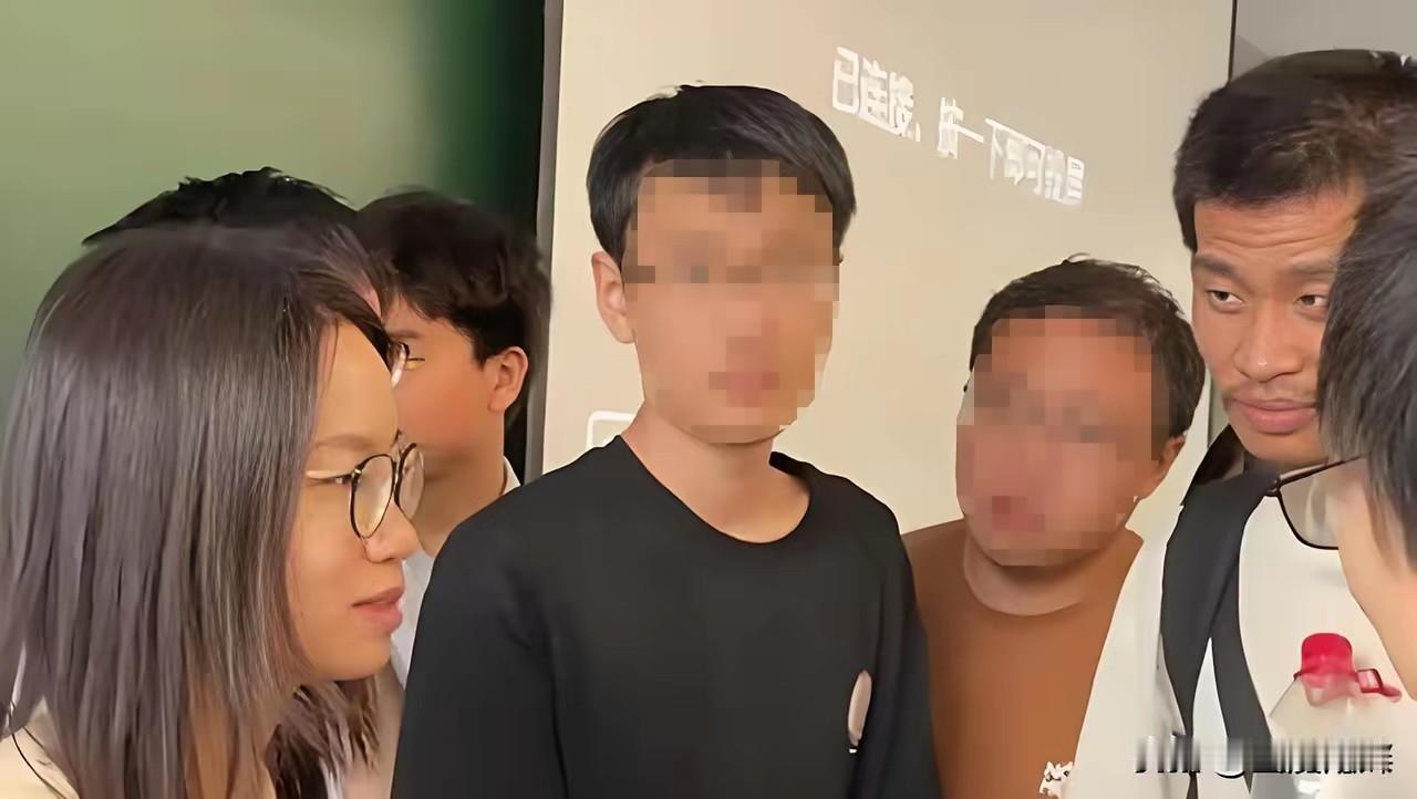 终于懂了！同样是顶级数学天才，为何王虹拿菲尔兹奖，韦神却没有？自从王虹、