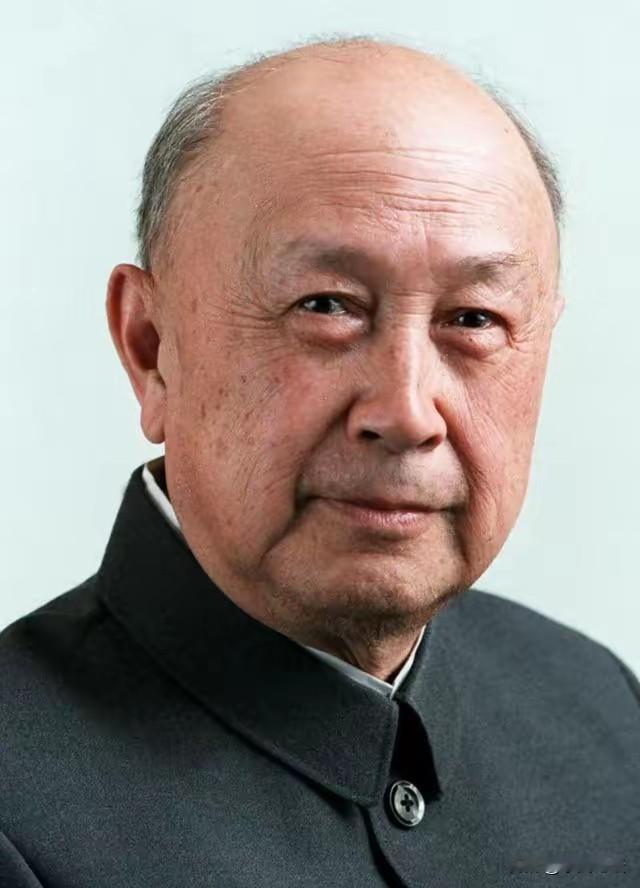 毛主席逝世，钱学森跪在灵前哭了三天三夜，他说："我之所以有今天，都是毛主席和共产