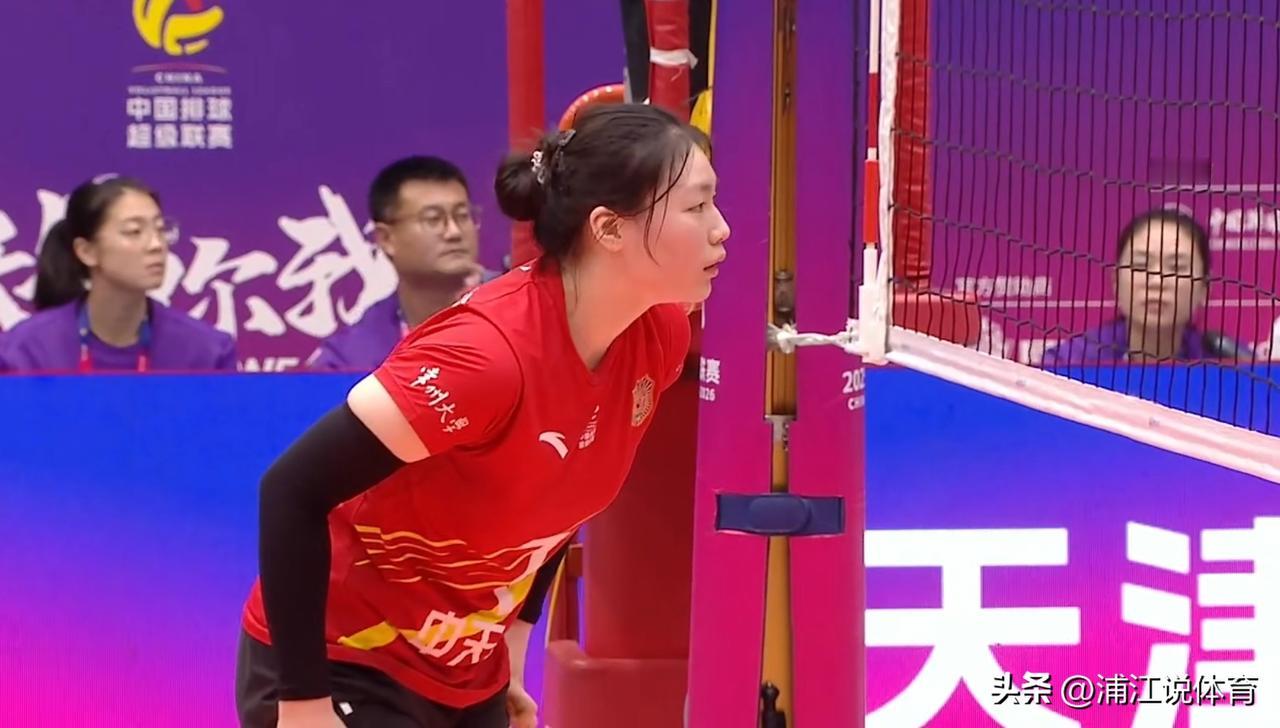 施海荣不给陈方“情面”，大逆转天津女排，陈方再次迎来天津球迷愤怒的“下课”声。天