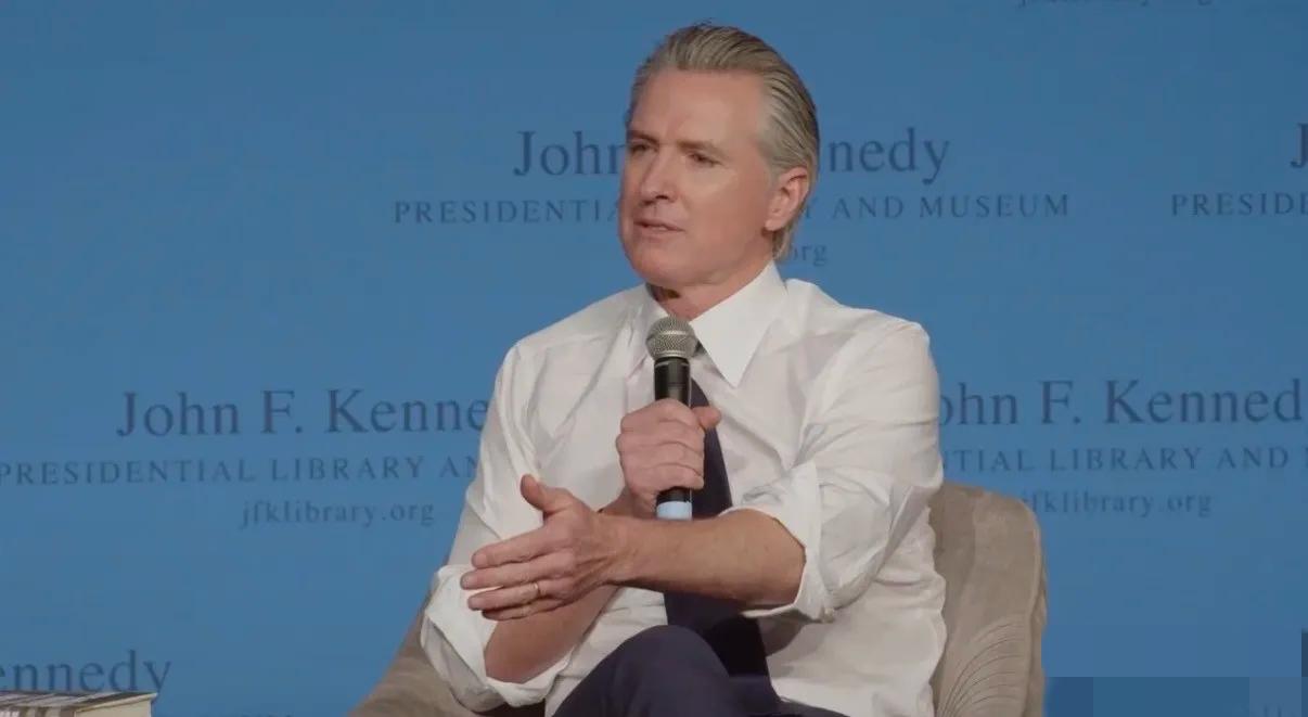 加州州长纽森今天（3月10日）发文说：“特朗普的故事就是一部腐败史。每一笔家族生