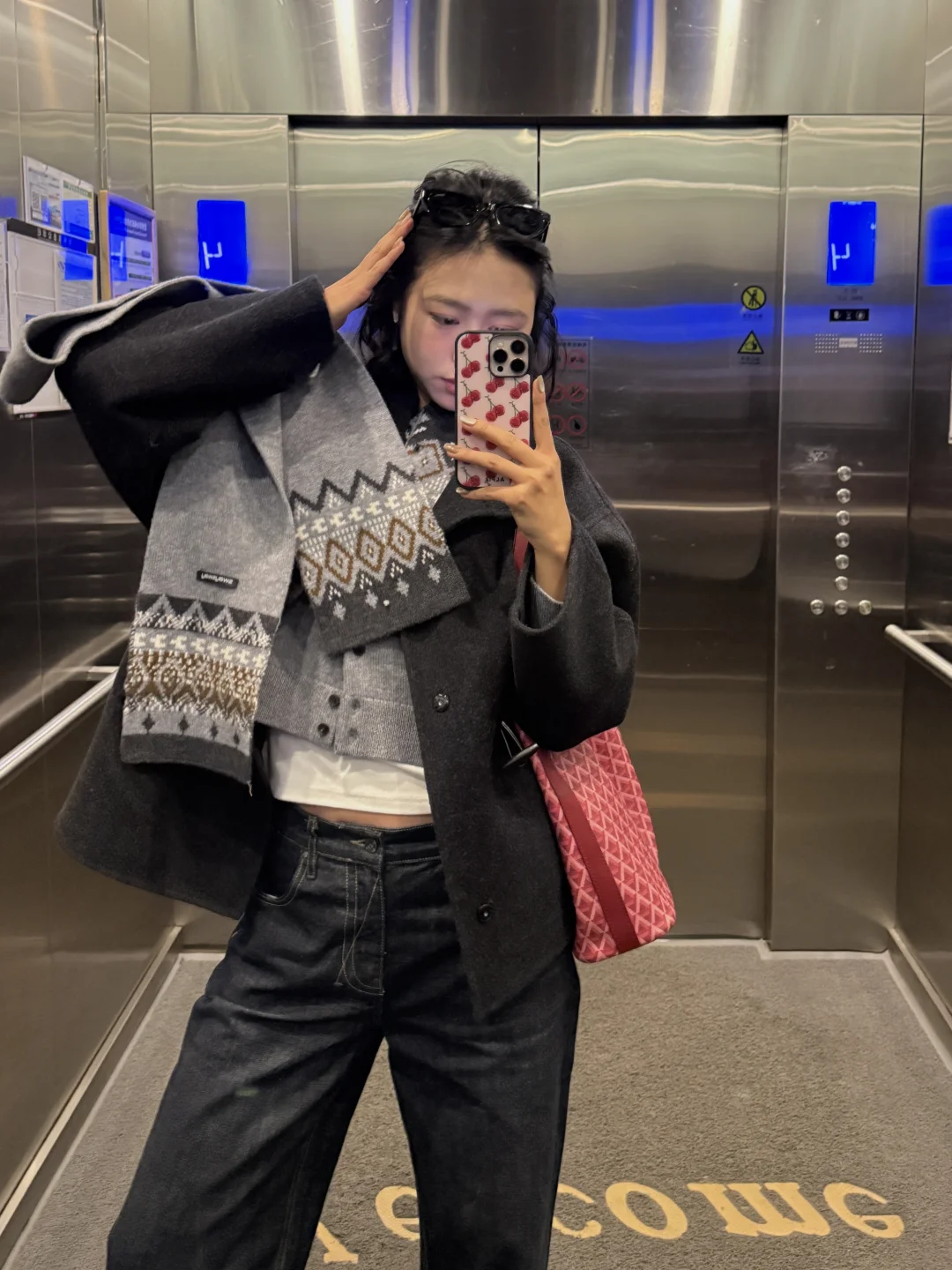受电梯检阅的ootd🪄⋆⁺₊⋆最近穿的舒服又自在
