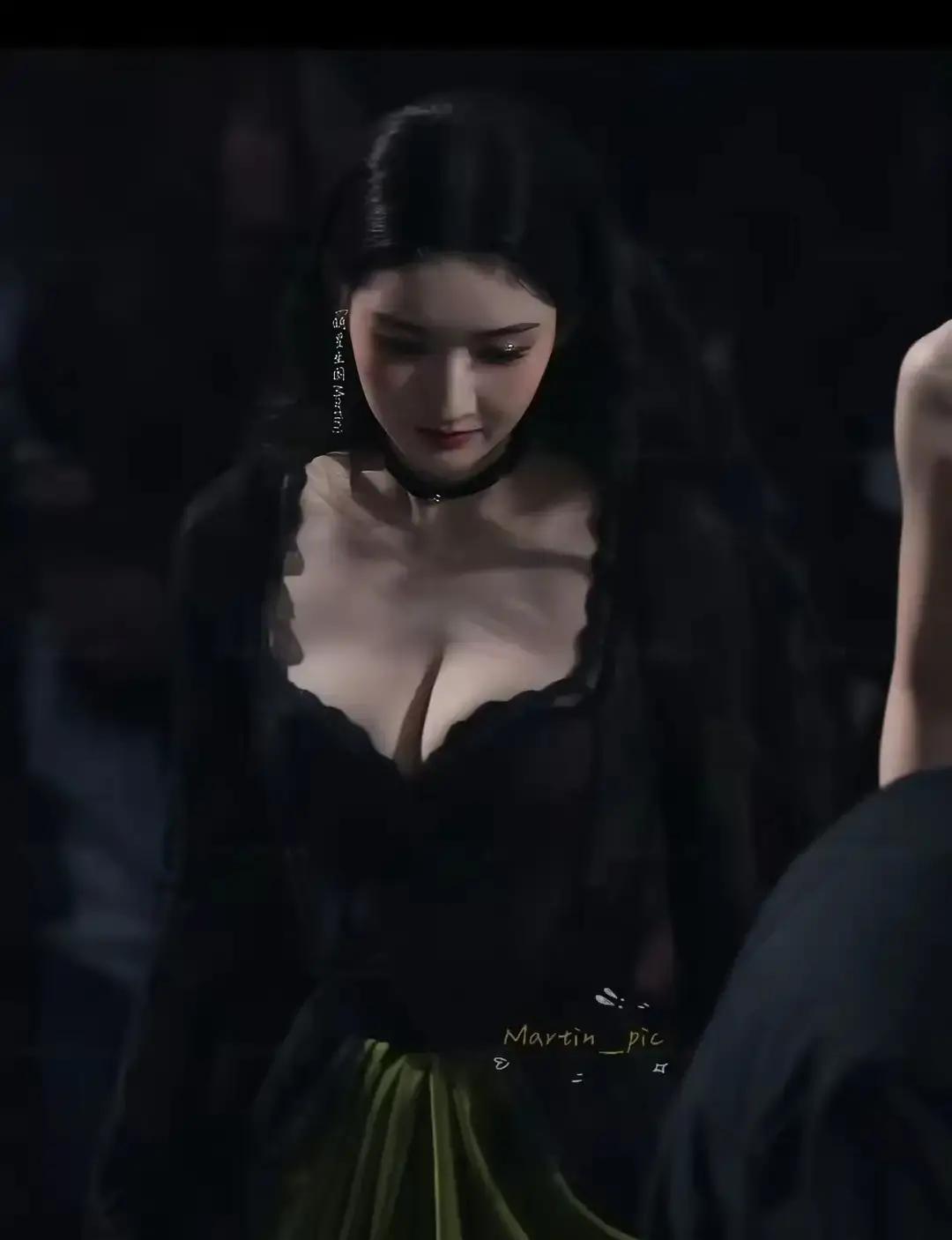 王玉雯身上到底发生了什么？27天，判若两人。去年底星光大赏，她一身银灰鱼尾裙