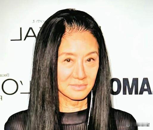 一次，记者问婚纱女王王薇薇:“您身家40亿，63岁找个27岁的男友，不怕他只图你