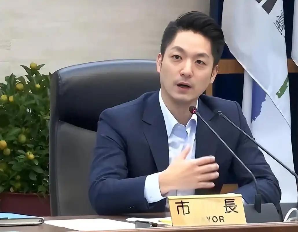 蒋万安是蒋经国的孙子、蒋介石的重孙，他是蒋家唯一从政的后人，他的堂兄弟很多，蒋友