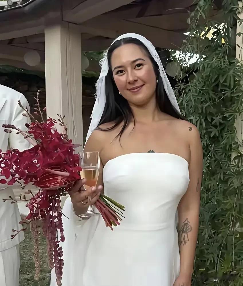 姜文的大女儿，感觉她小时候长得真的是很漂亮，跟洋人小姑娘和华人小姑娘比，都属于是